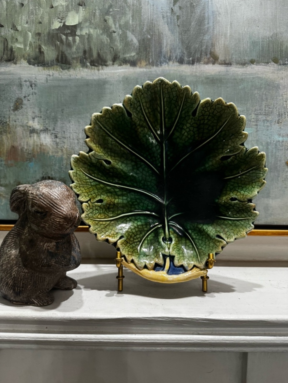 Green Leaf-Shaped Accent Plate